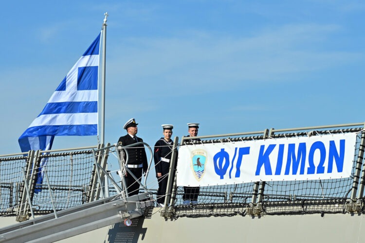 Στο λιμάνι της Θεσσαλονίκης φτάνει αυτή την ώρα η Φρεγάτα ΚΙΜΩΝ (video) 1 Στο λιμάνι της Θεσσαλονίκης φτάνει αυτή την ώρα η Φρεγάτα ΚΙΜΩΝ (video)