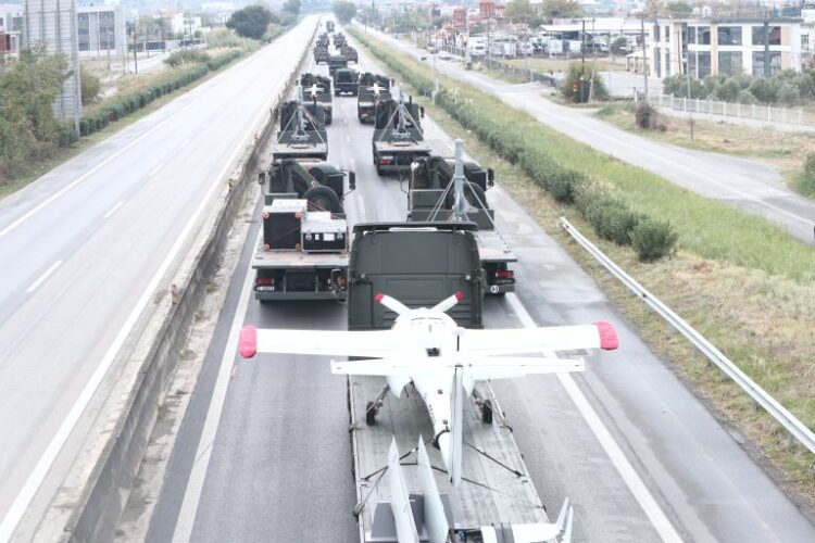 Εντυπωσιακή η δοκιμαστική παρέλαση των Ενόπλων Δυνάμεων στη Θεσσαλονίκη. 
