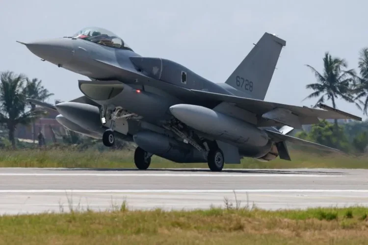 F-16V στην Ταϊβάν: Έφτασαν τα πρώτα δύο Block 70 απέναντι στην κινεζική απειλή 1 F-16V στην Ταϊβάν: Έφτασαν τα πρώτα δύο Block 70 απέναντι στην κινεζική απειλή