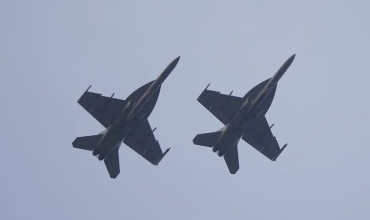 Συναγερμός στη Ρουμανία: Ισπανικά F-18 απογειώθηκαν για άγνωστο εναέριο στόχο κοντά στα σύνορα 1 Συναγερμός στη Ρουμανία: Ισπανικά F-18 απογειώθηκαν για άγνωστο εναέριο στόχο κοντά στα σύνορα