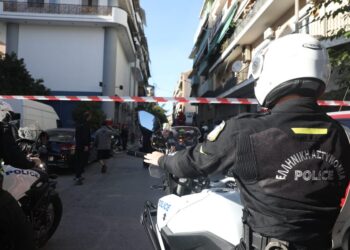 Έκρηξη στον Κολωνό … τραυματίστηκαν δύο αστυνομικοί και δύο πολίτες. 6 Έκρηξη στον Κολωνό … τραυματίστηκαν δύο αστυνομικοί και δύο πολίτες.