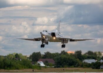Ρωσικά Tu-22M3 πάνω από τη Βαλτική: Πτήση άνω των τεσσάρων ωρών με συνοδεία μαχητικών