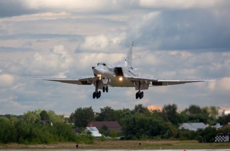 Ρωσικά Tu-22M3 πάνω από τη Βαλτική: Πτήση άνω των τεσσάρων ωρών με συνοδεία μαχητικών 1 Ρωσικά Tu-22M3 πάνω από τη Βαλτική: Πτήση άνω των τεσσάρων ωρών με συνοδεία μαχητικών
