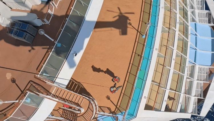 Super Puma της ΠΑ σε αεροδιακομιδή από κρουαζιερόπλοιο 100 ν.μ. νοτιοανατολικά της Ρόδου (vid)