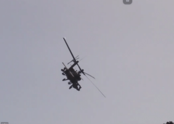 Apache στην πρώτη γραμμή: Νέες εικόνες δράσης από τα επιθετικά ελικόπτερα της Αεροπορίας Στρατού