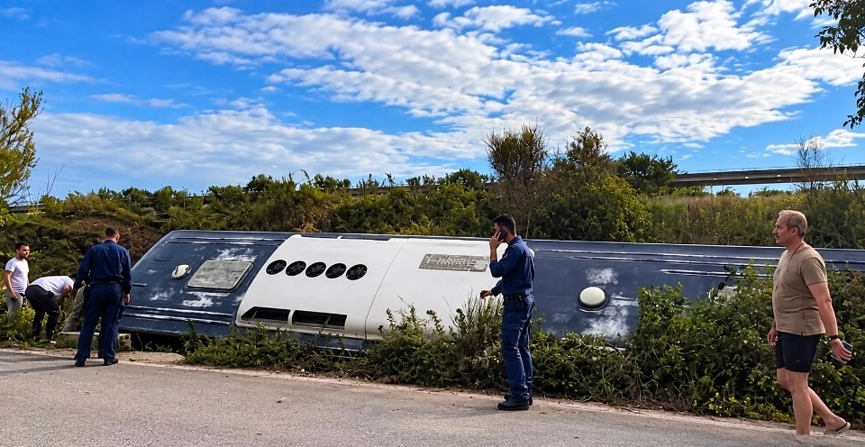 Άρτα: Ανατροπή λεωφορείου του Πολεμικού Ναυτικού – 13 τραυματίες 2 img9385