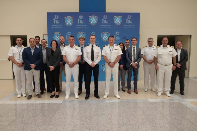 Eπίσκεψη αντιπροσωπείας από το Ηνωμένο Βασίλειο, στο Αρχηγείο του (Λ.Σ.-ΕΛ.ΑΚΤ.) 2 limeniko 768x511 1