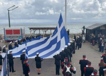 Υψωσαν τη μεγαλύτερη ελληνική σημαία στο λιμάνι της Χίου, 8 Υψωσαν τη μεγαλύτερη ελληνική σημαία στο λιμάνι της Χίου,