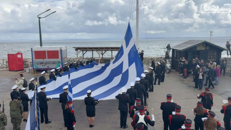 Υψωσαν τη μεγαλύτερη ελληνική σημαία στο λιμάνι της Χίου, 1 Υψωσαν τη μεγαλύτερη ελληνική σημαία στο λιμάνι της Χίου,